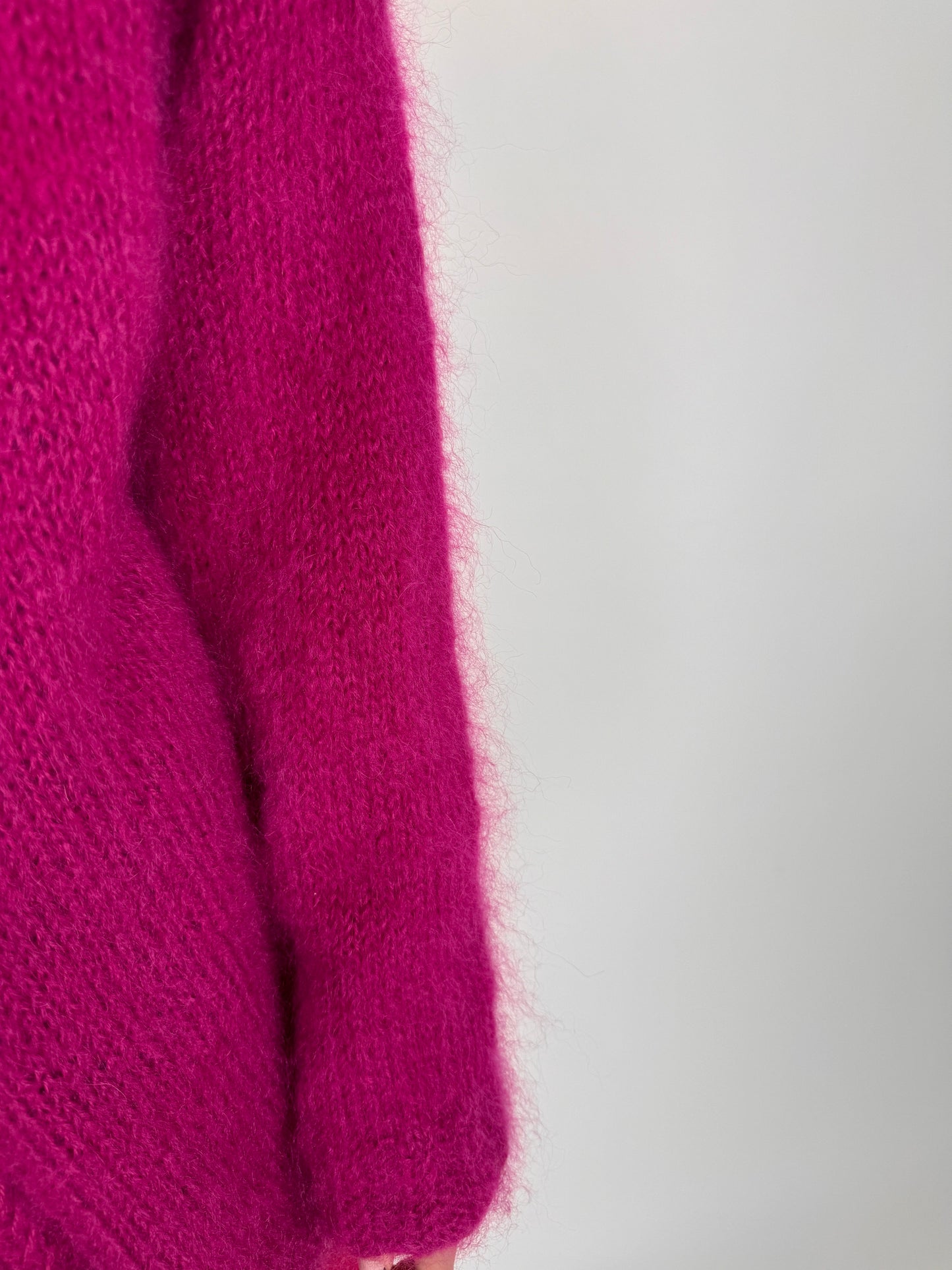 Cardigan gros fucsia din baby mohair pufos și călduros